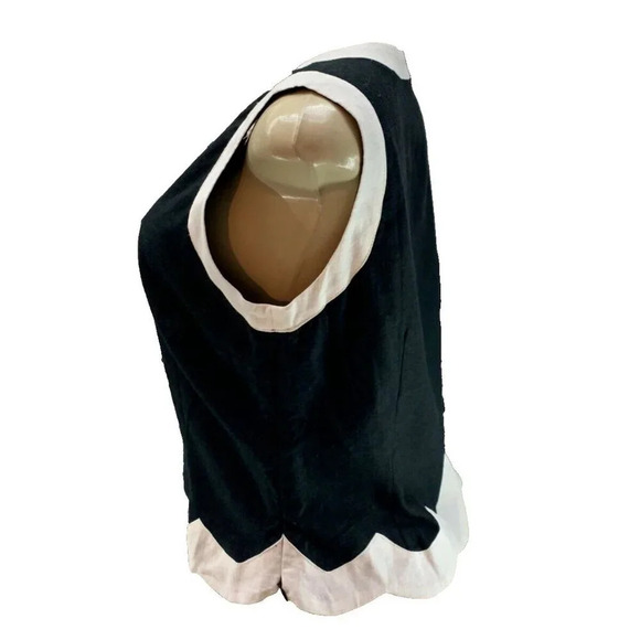 Ice M Black Cream Metal Keyhole Accent V-Neck Scallop Hem Sleeveless Crop Top - Picture 5 of 6